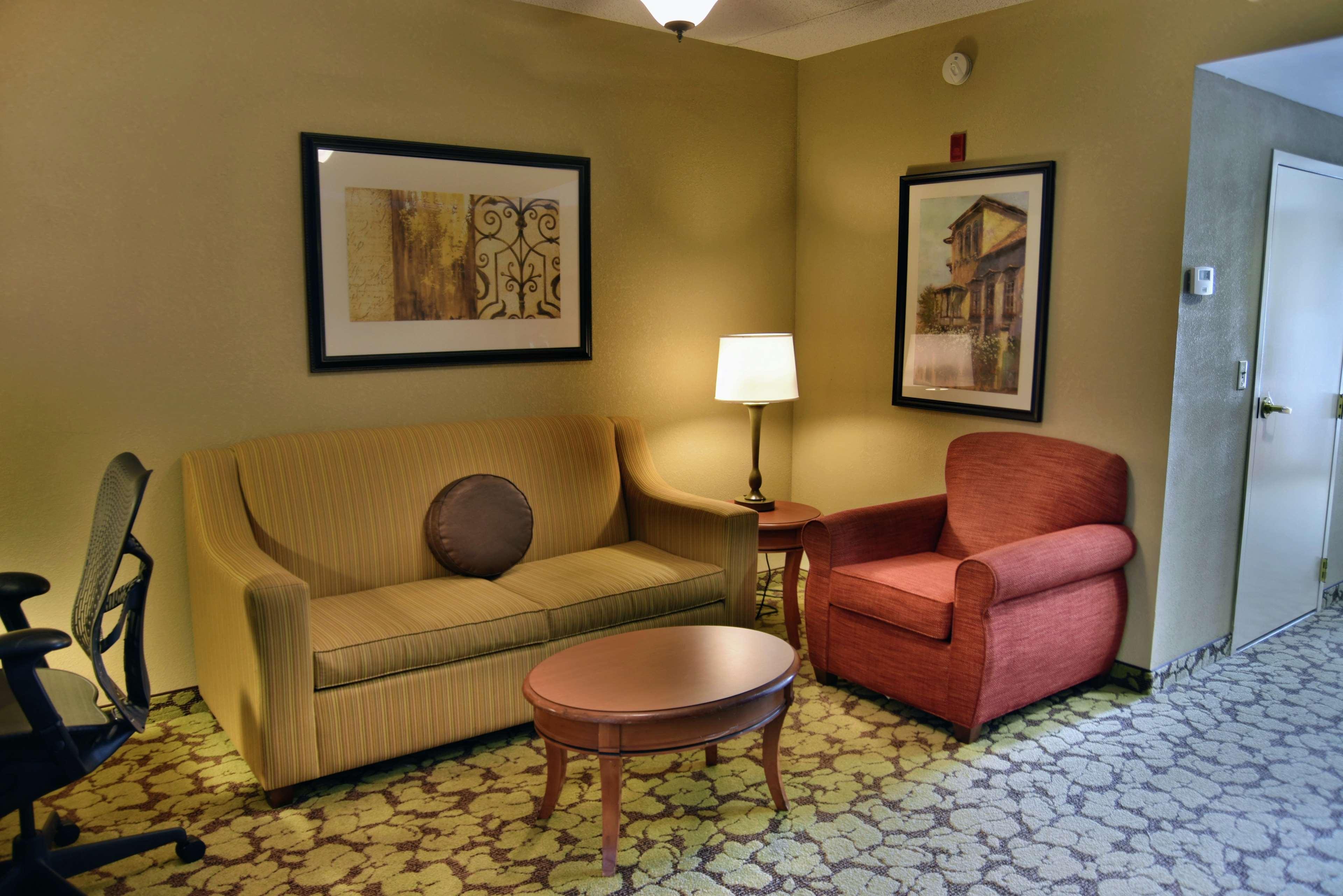 Hilton Garden Inn Hattiesburg Bagian luar foto