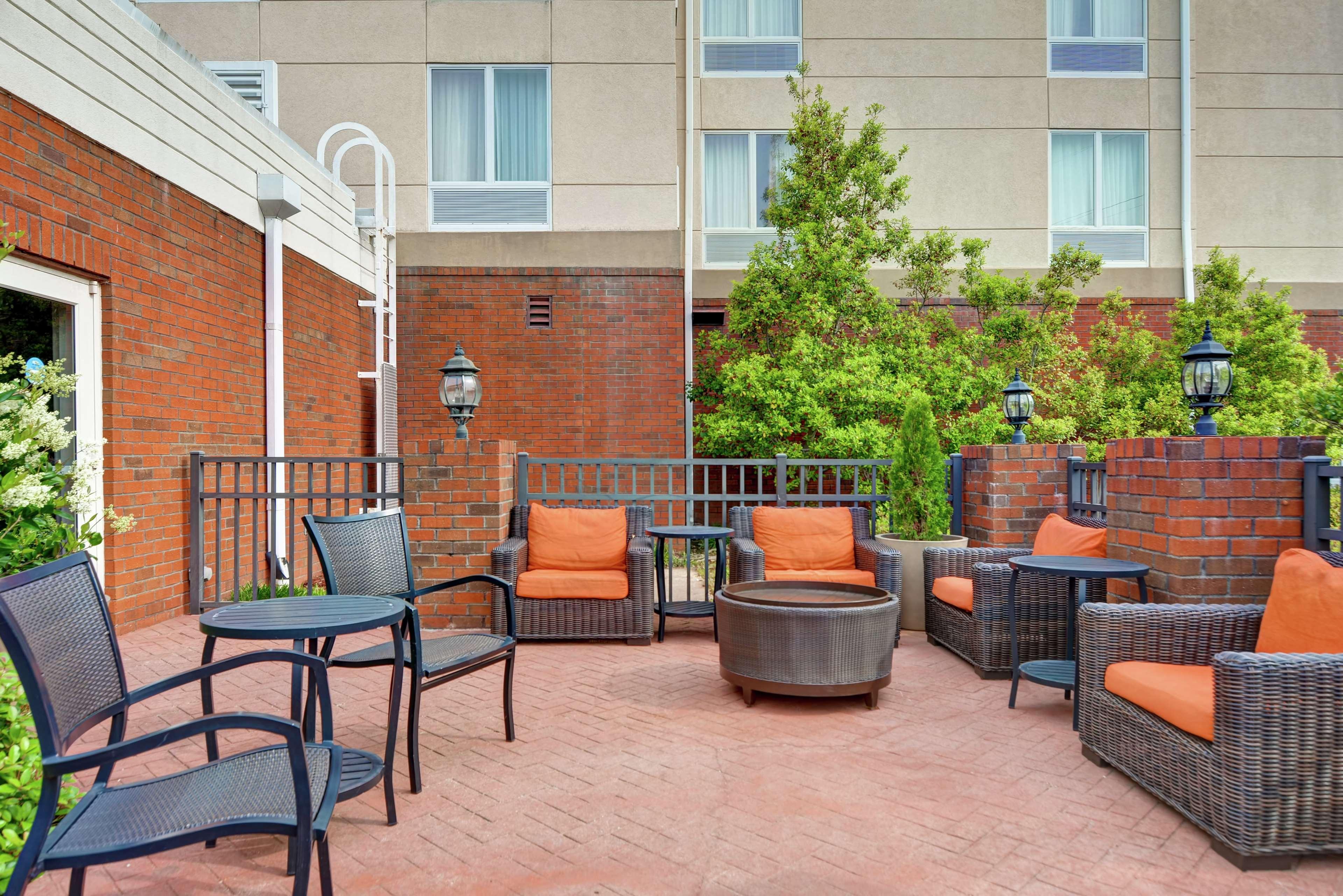Hilton Garden Inn Hattiesburg Bagian luar foto